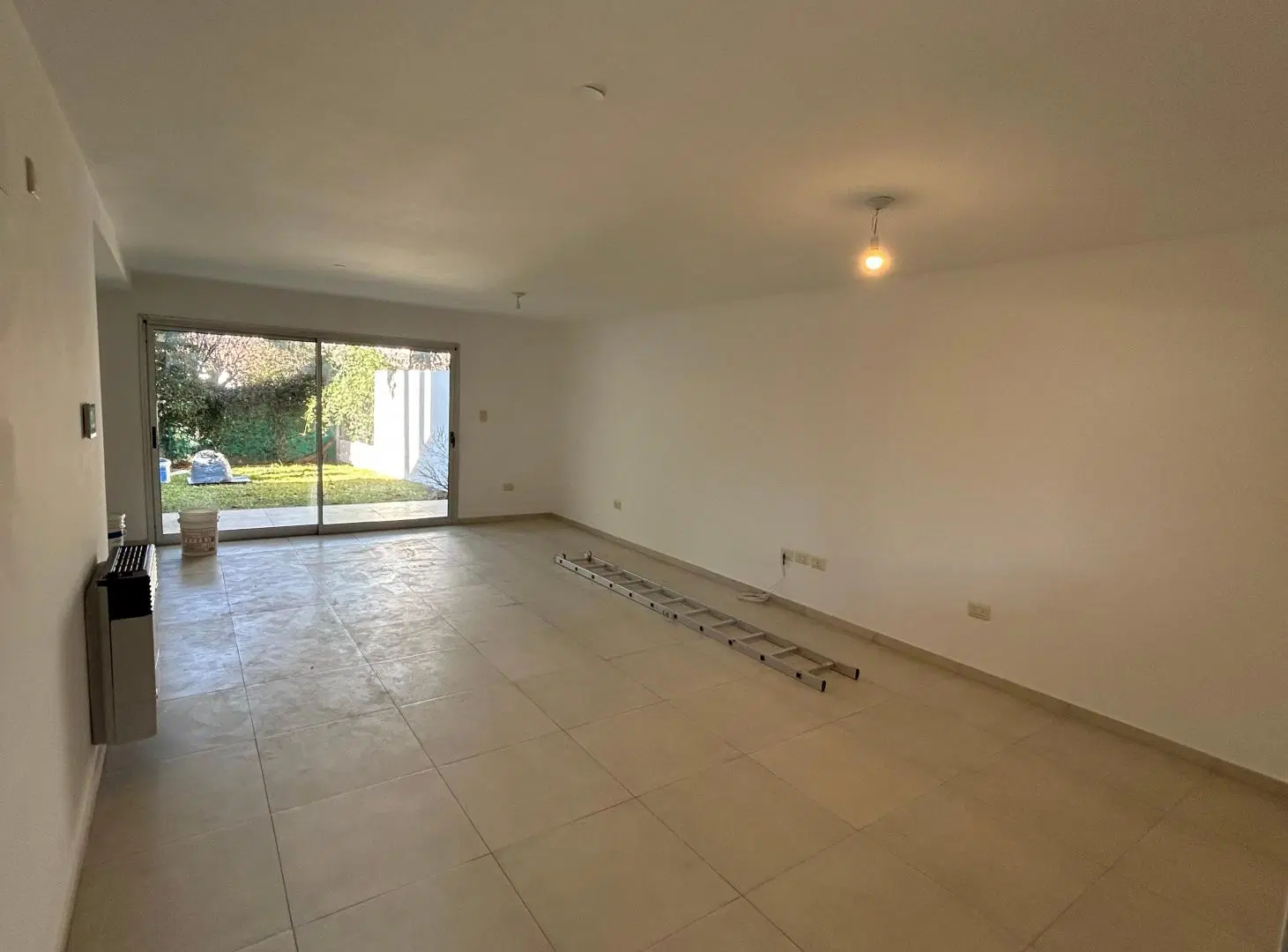 ALQUILO DUPLEX 3 DORMITORIOS C/ PATIO B° CASAS DE INAUDI 5