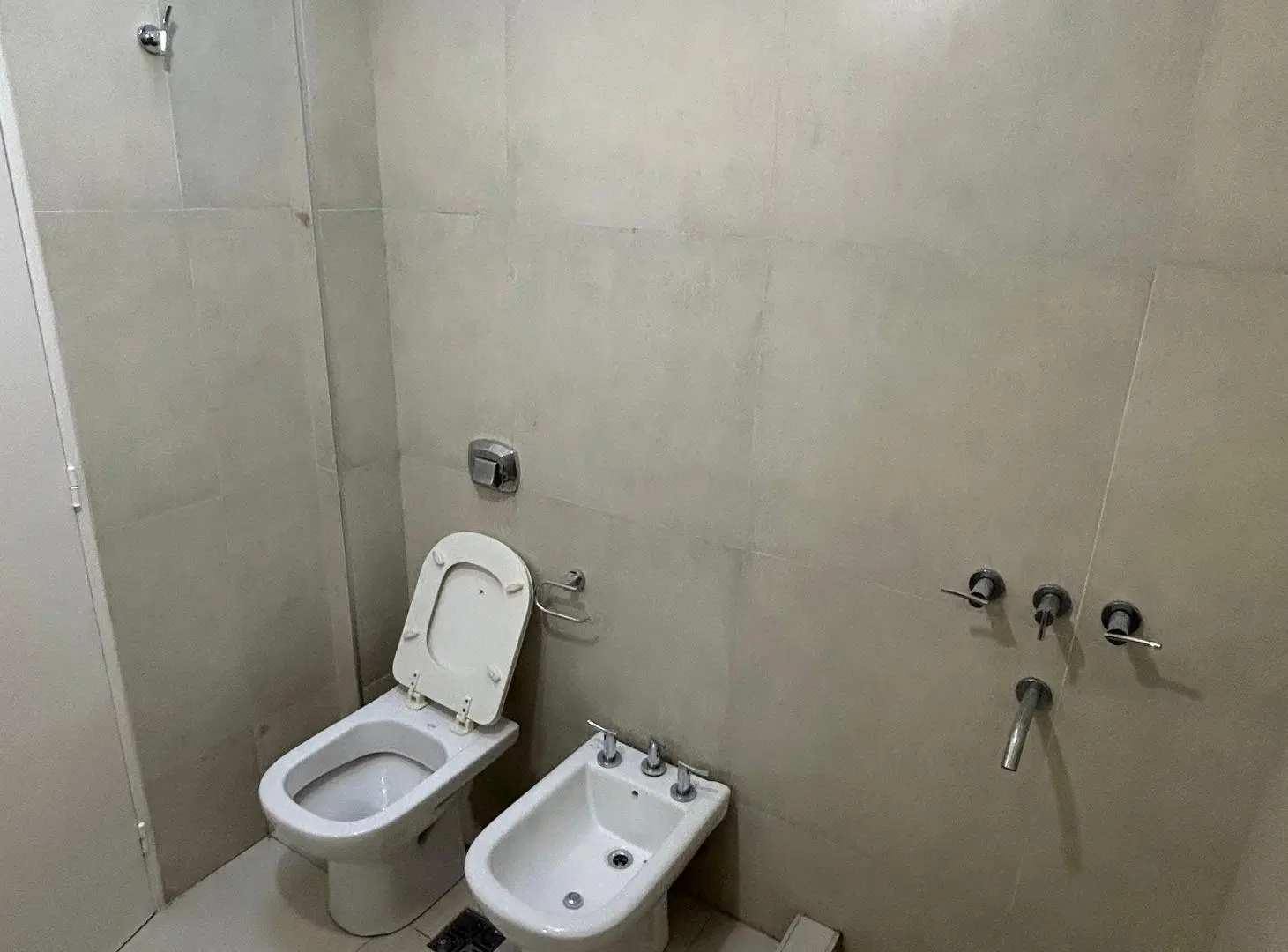 ALQUILO DUPLEX 3 DORMITORIOS C/ PATIO B° CASAS DE INAUDI 8