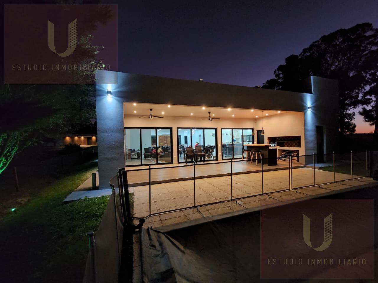 Foto de HERMOSA CASA CON PISCINA.. AMOBLADA CON MUEBLES DE CALIDAD. LISTA PARA, imagen 1