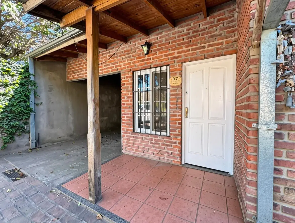 CASA 3 AMBIENTES PARQUE 4
