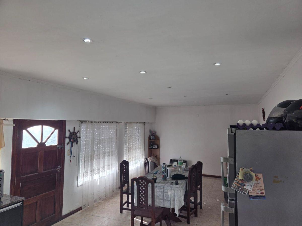 Foto de Venta casa 3 ambientes, con garage para 2 vehiculos y jardin, imagen 1