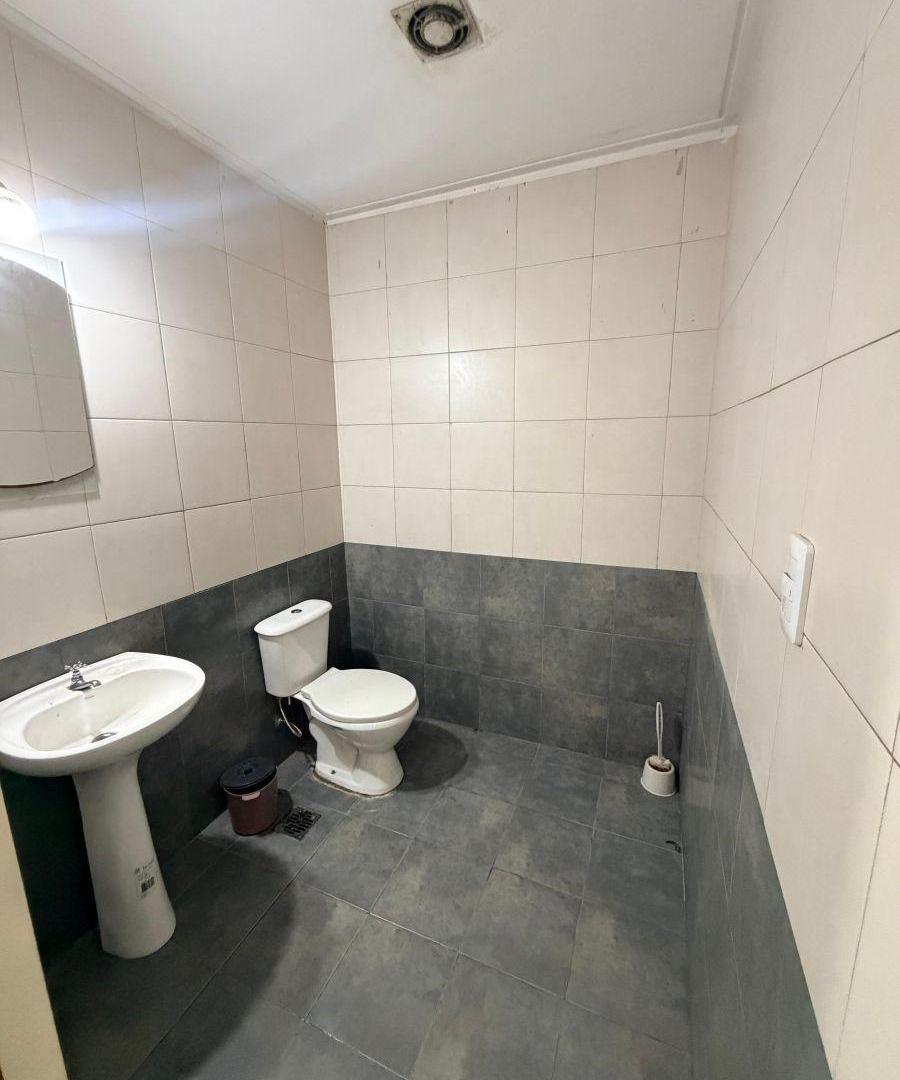 Foto de Local de 75 m² cubiertos en alquiler en Adrogué, imagen 2