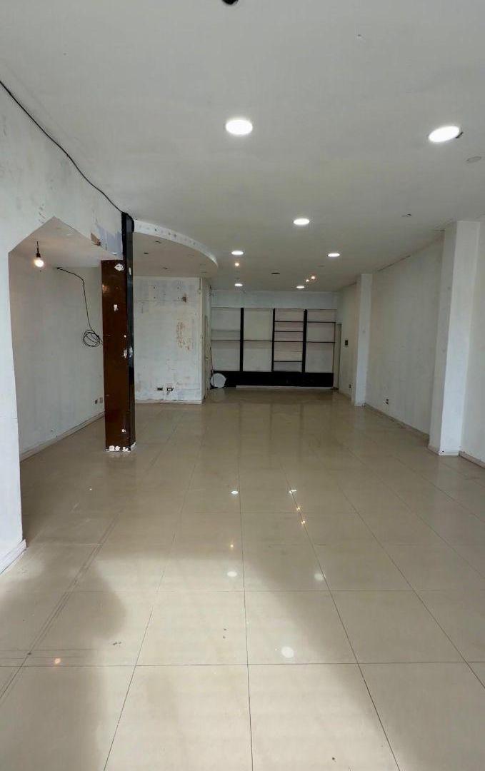 Foto de Local de 75 m² cubiertos en alquiler en Adrogué, imagen 3