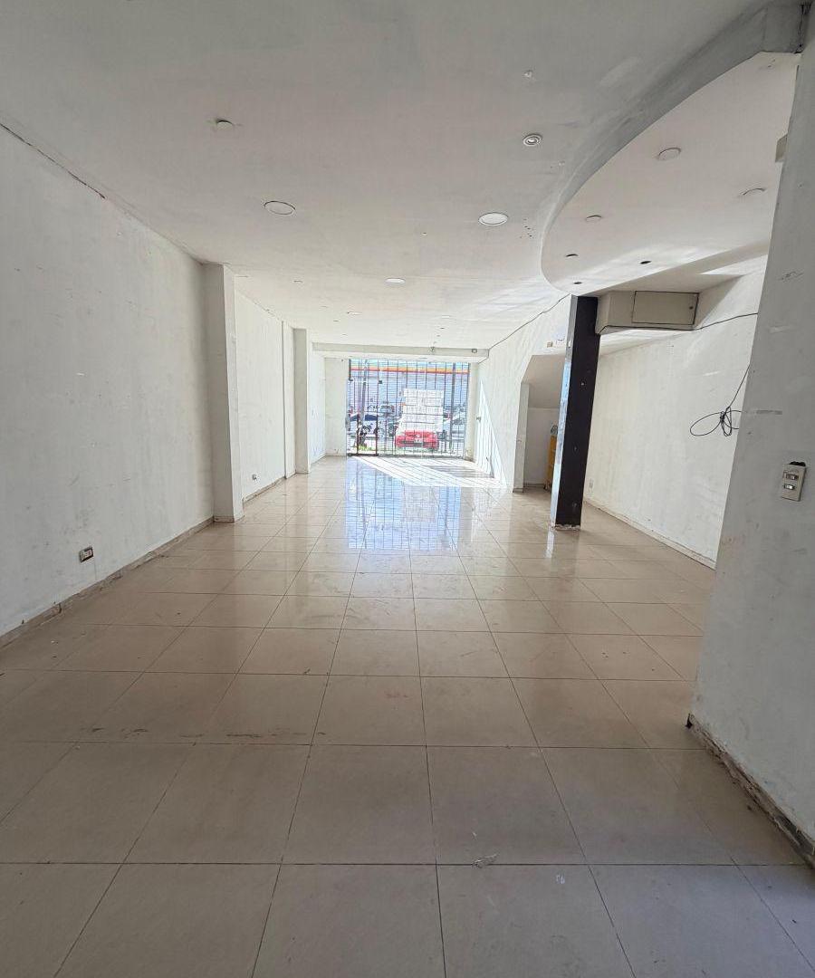 Foto de Local de 75 m² cubiertos en alquiler en Adrogué, imagen 4