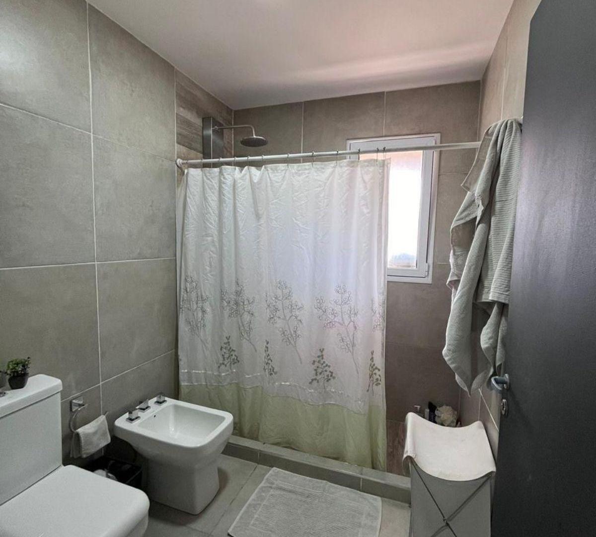 Foto de CASA NIVEL GERENCIAL EN CIPOLLETTI, imagen 1