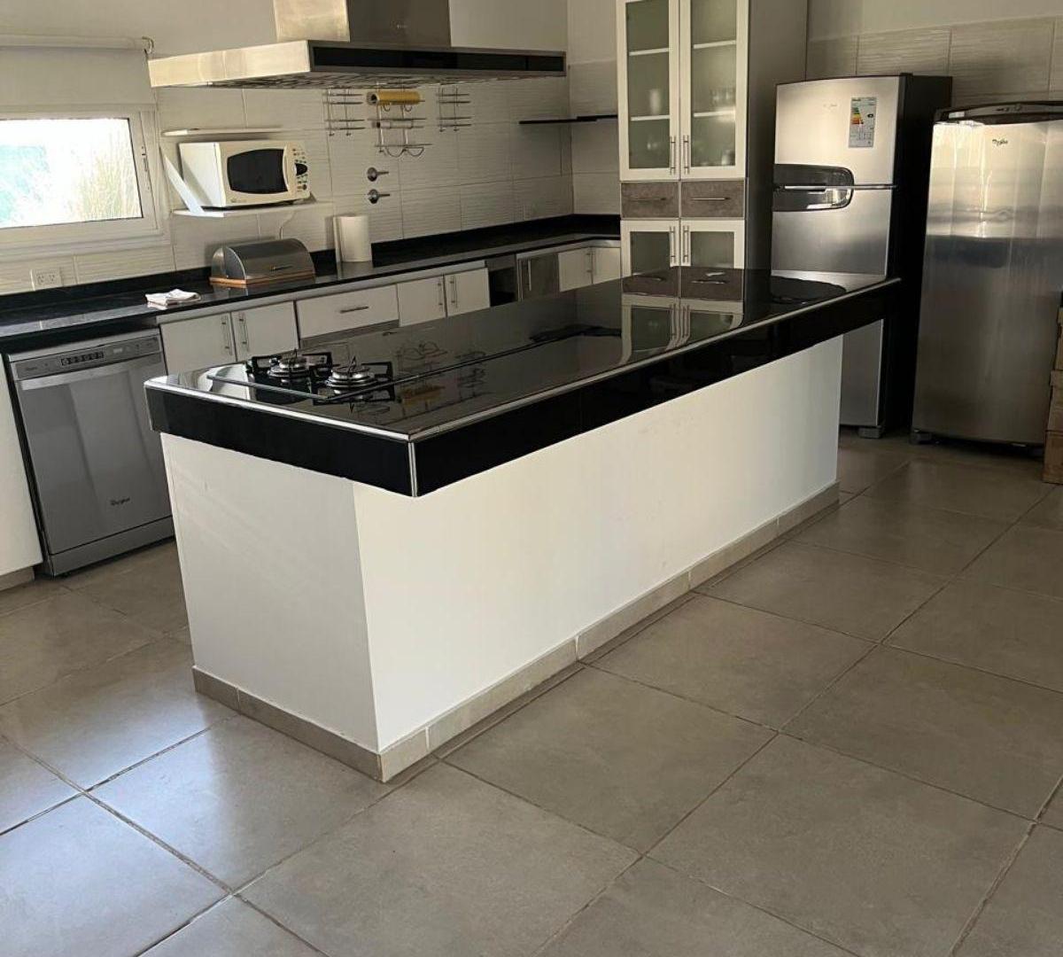 Foto de CASA NIVEL GERENCIAL EN CIPOLLETTI, imagen 4
