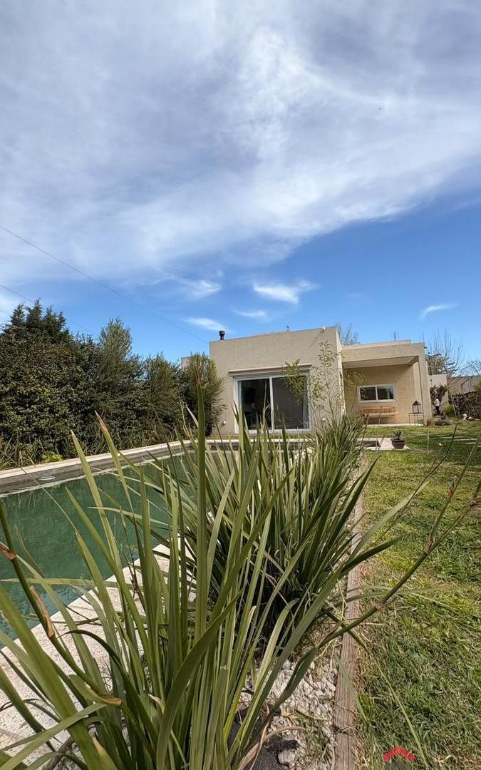 venta, casa quinta, 140 m2, sobre lote de 545 m2, en barrio centenario. Pehuajó. Excelente estado. C