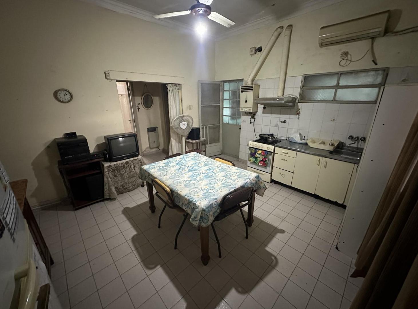 Foto de Casa ideal para refaccionar a metros de la Costanera, imagen 4