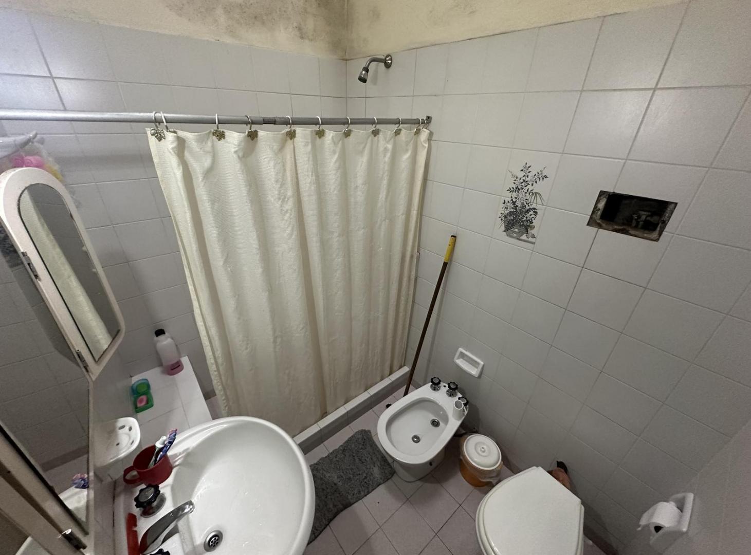 Foto de Casa ideal para refaccionar a metros de la Costanera, imagen 3