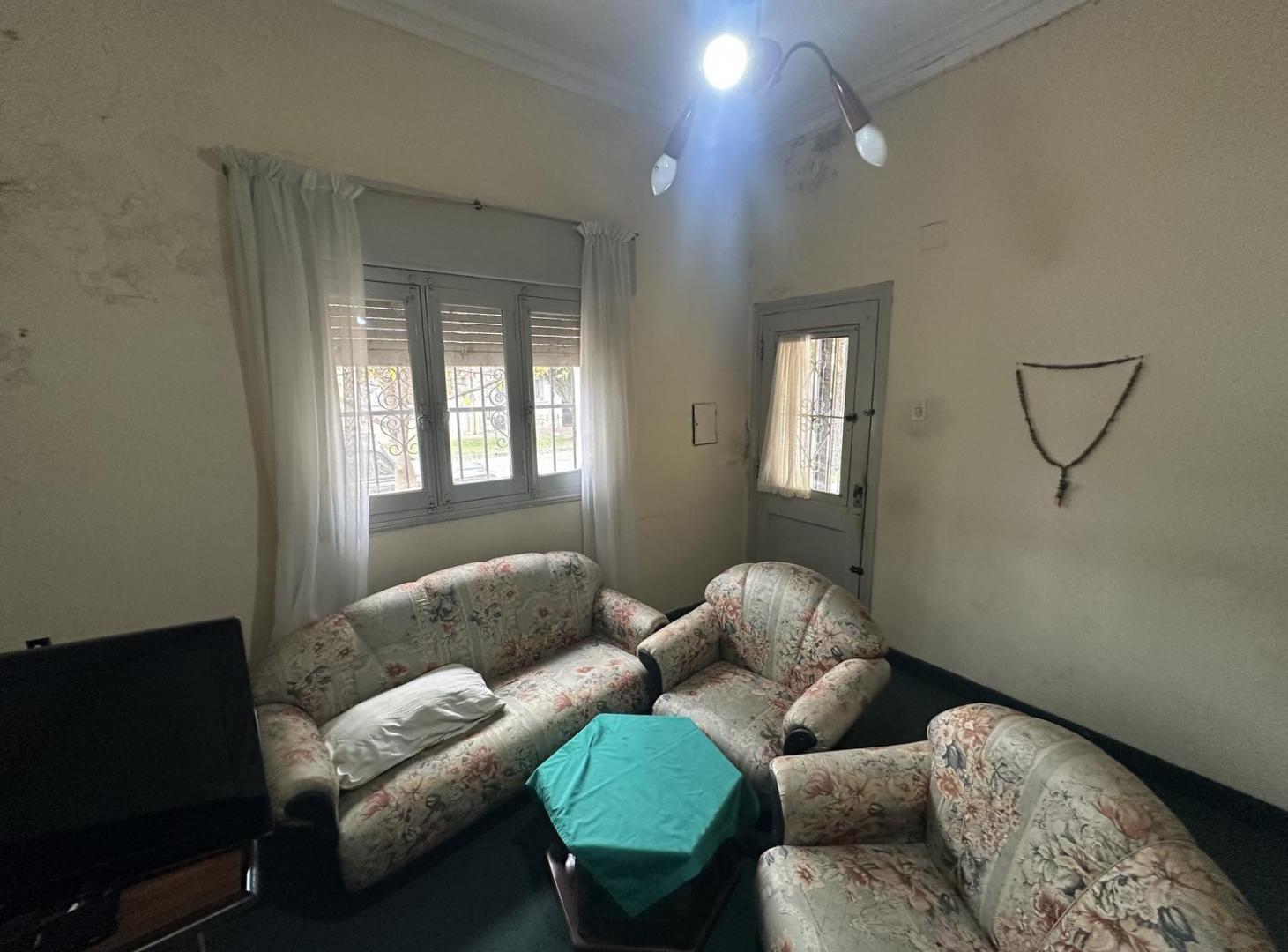 Foto de Casa ideal para refaccionar a metros de la Costanera, imagen 1