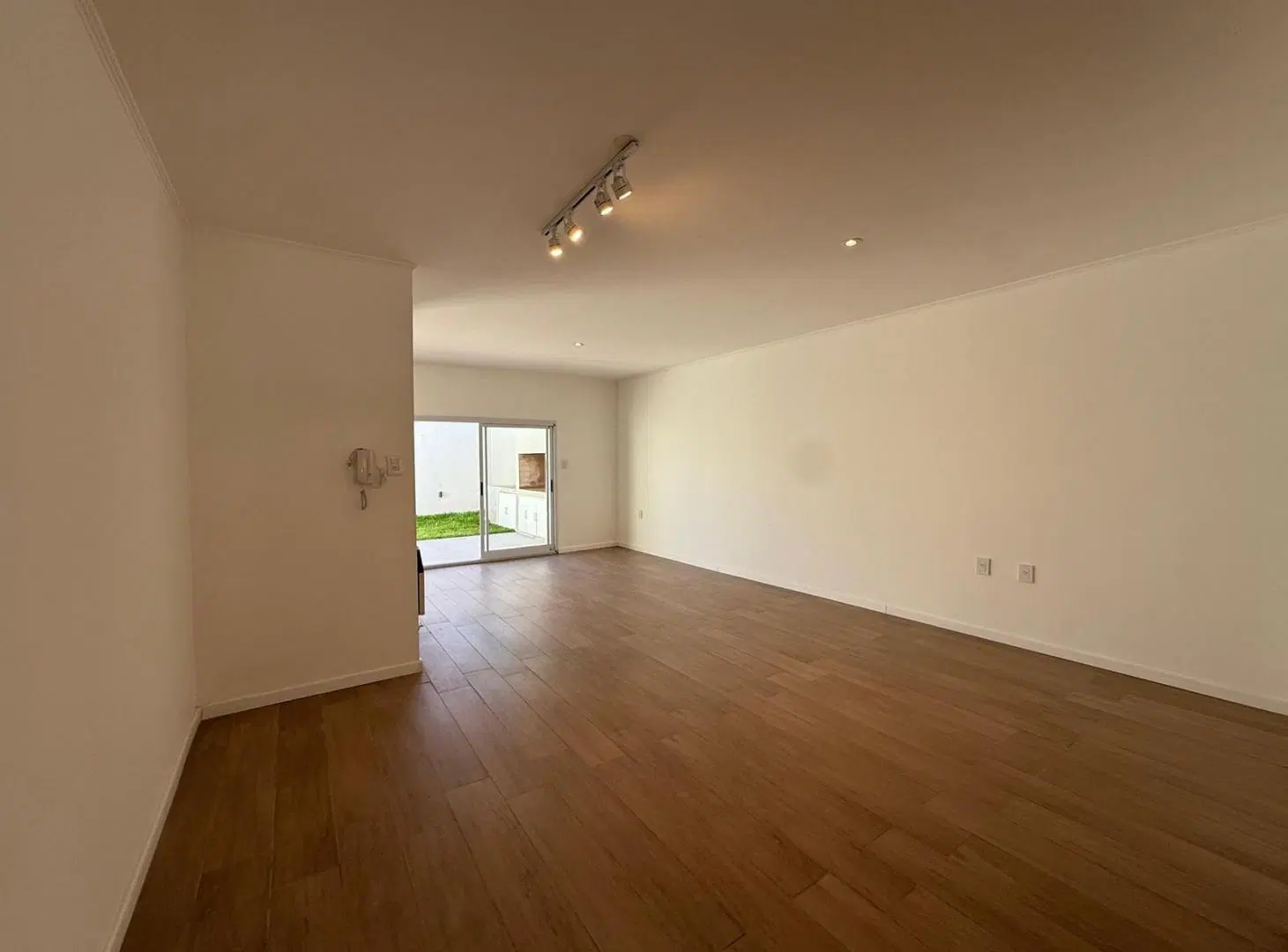 VENTA-CASA-LUMINOSA-SARGENTO CABRAL 2