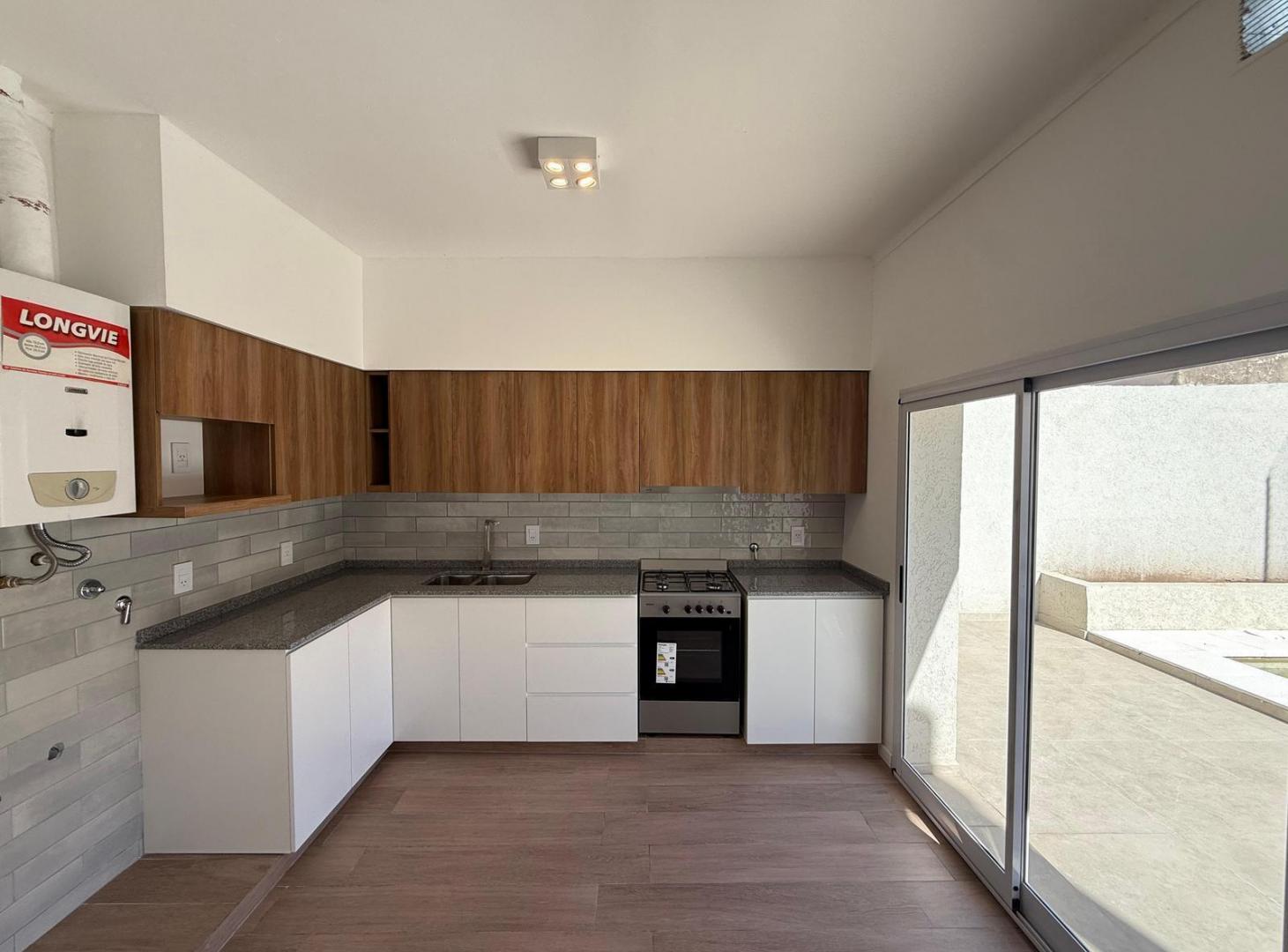 Foto de VENTA-CASA-LUMINOSA-SARGENTO CABRAL, imagen 1