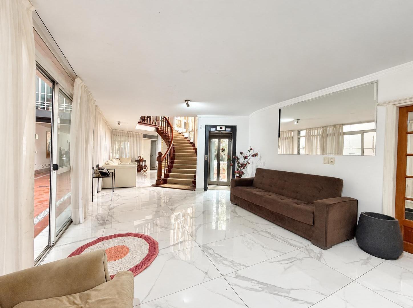 Foto de Venta Casa Guadalupe a metros de la costanera 5 dormitorios, imagen 2
