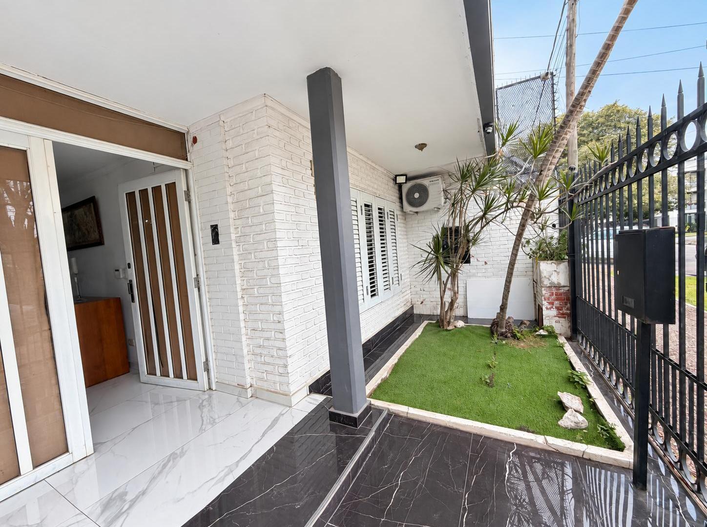 Foto de Venta Casa Guadalupe a metros de la costanera 5 dormitorios, imagen 1