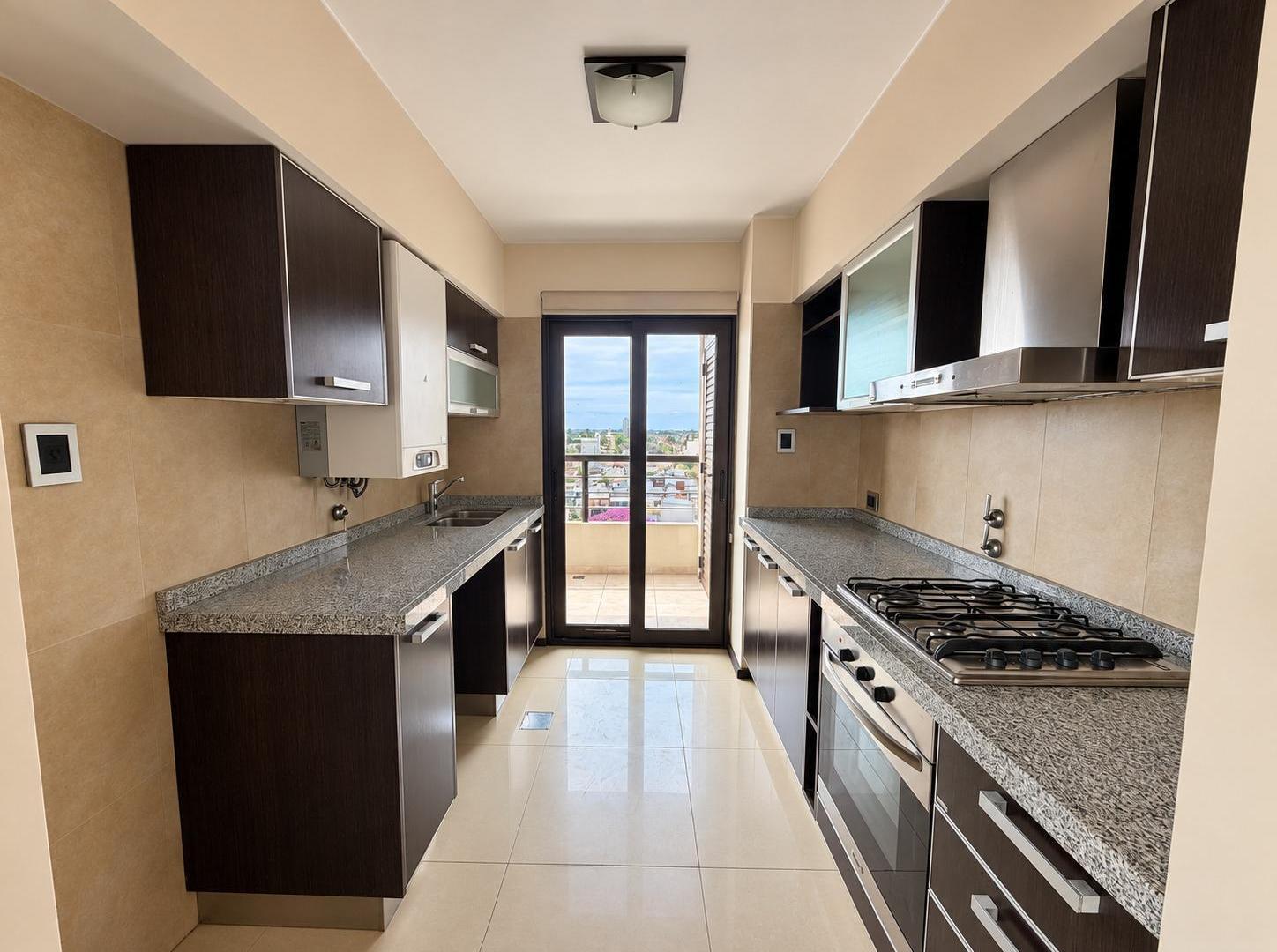 Foto de DEPARTAMENTO DE CATEGORÍA EN VENTA, 2 DORMITORIOS CON COCHERA Y, imagen 5