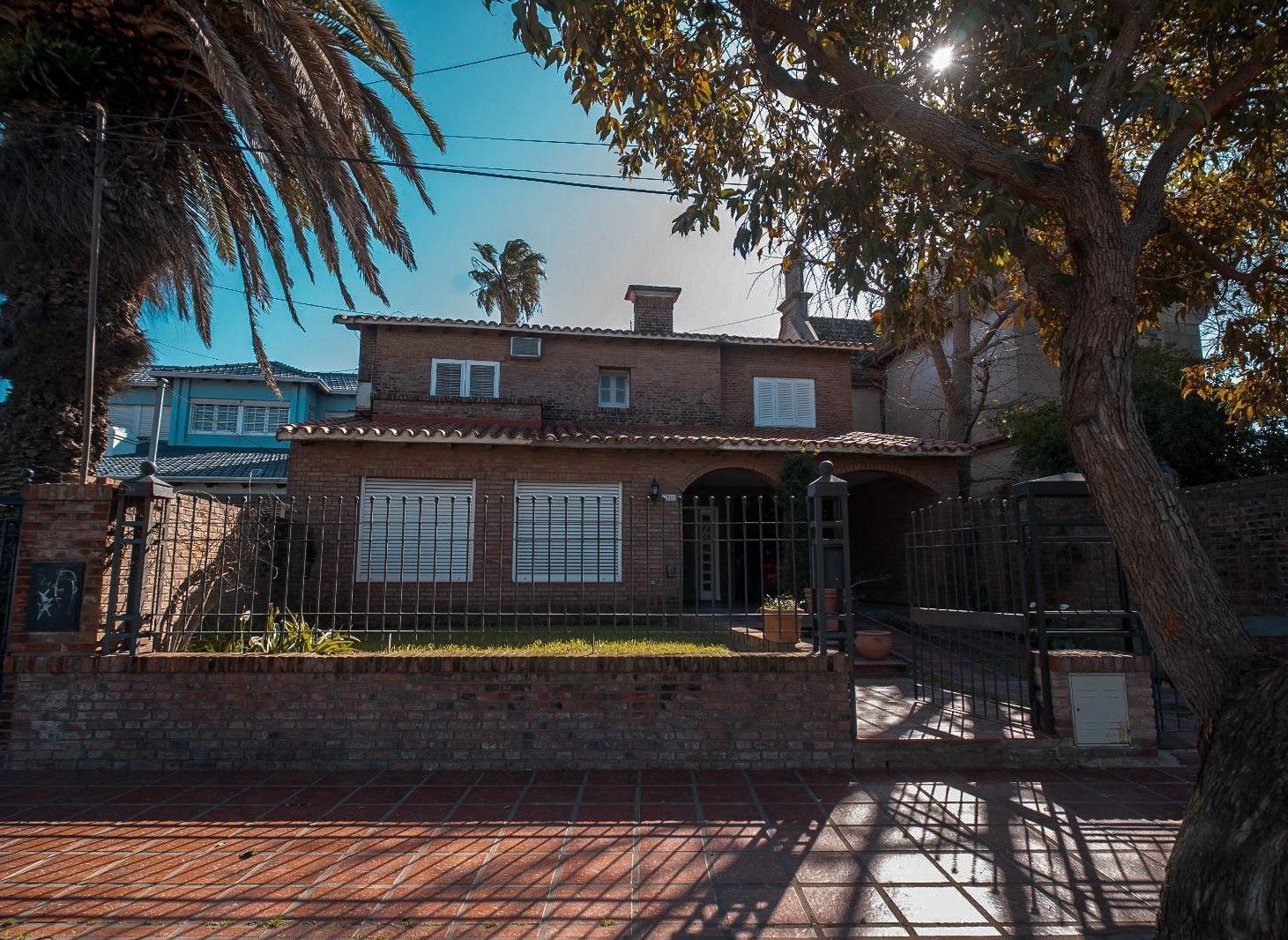 Foto de VENTA- SANTA FE -CASA- 7 JEFES- COSTANERA - 4 DORMITORIOS, imagen 1