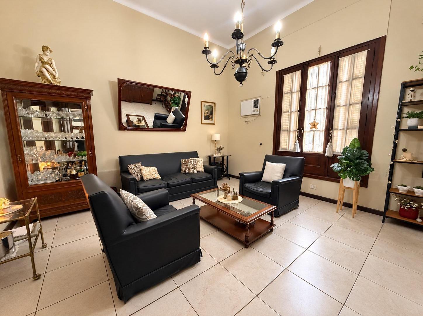 Foto de Casa y estudio jurídico en venta en Santa Fe 9 ambientes, imagen 2