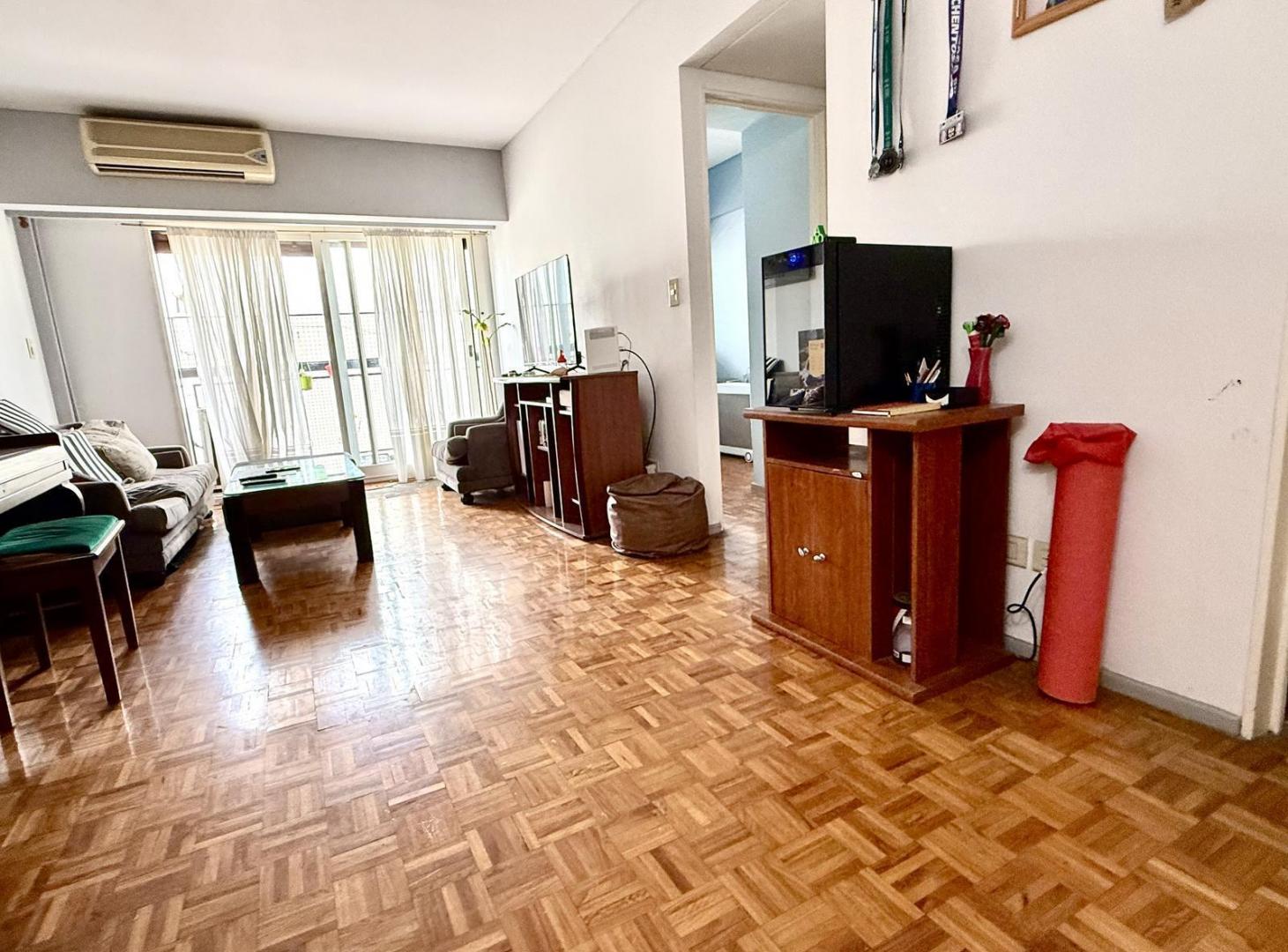 Foto de MUY LINDO DEPARTAMENTO DE 4 AMBIENTES CON BALCON EN VENTA EN ALMAGRO, imagen 1