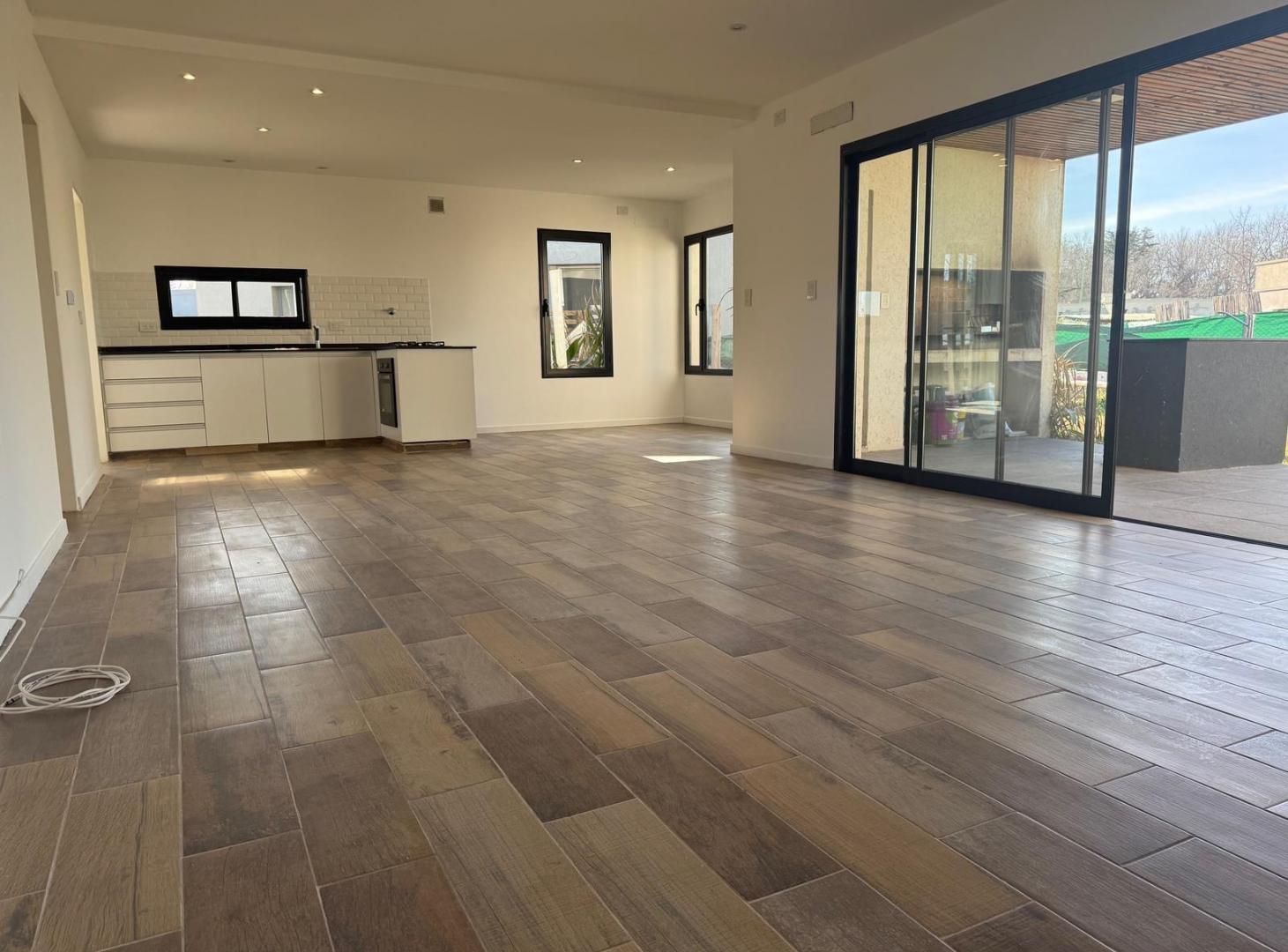 Foto de CASA EN UNA PLANTA CON 3 DORMITORIOS EN VENTA EN EL BARRIO CERRADO, imagen 2
