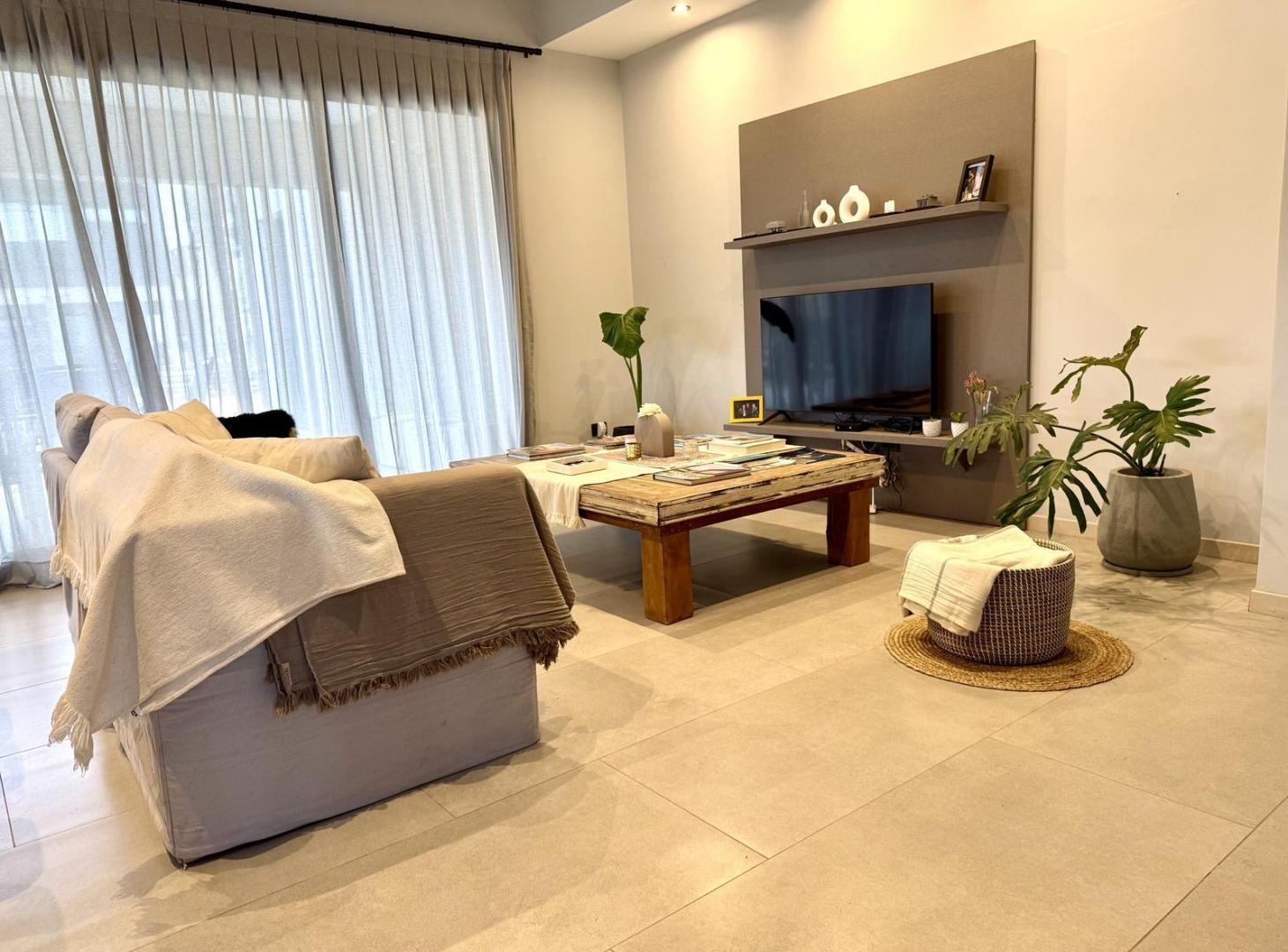 Foto de MODERNA CASA DE UNA SOLA PLANTA CON 3 DORMITORIOS EN VENTA EN EL BARRIO, imagen 3