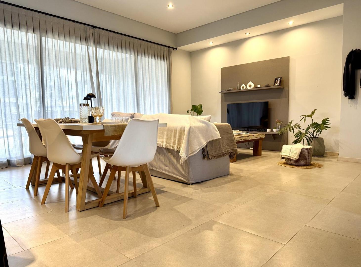 Foto de MODERNA CASA DE UNA SOLA PLANTA CON 3 DORMITORIOS EN VENTA EN EL BARRIO, imagen 4