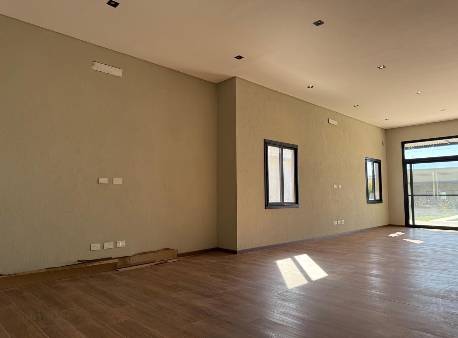 Foto de CASA EN UNA PLANTA CON 3 DORMITORIOS Y PILETA EN ALQUILER EN BARRIO, imagen 4