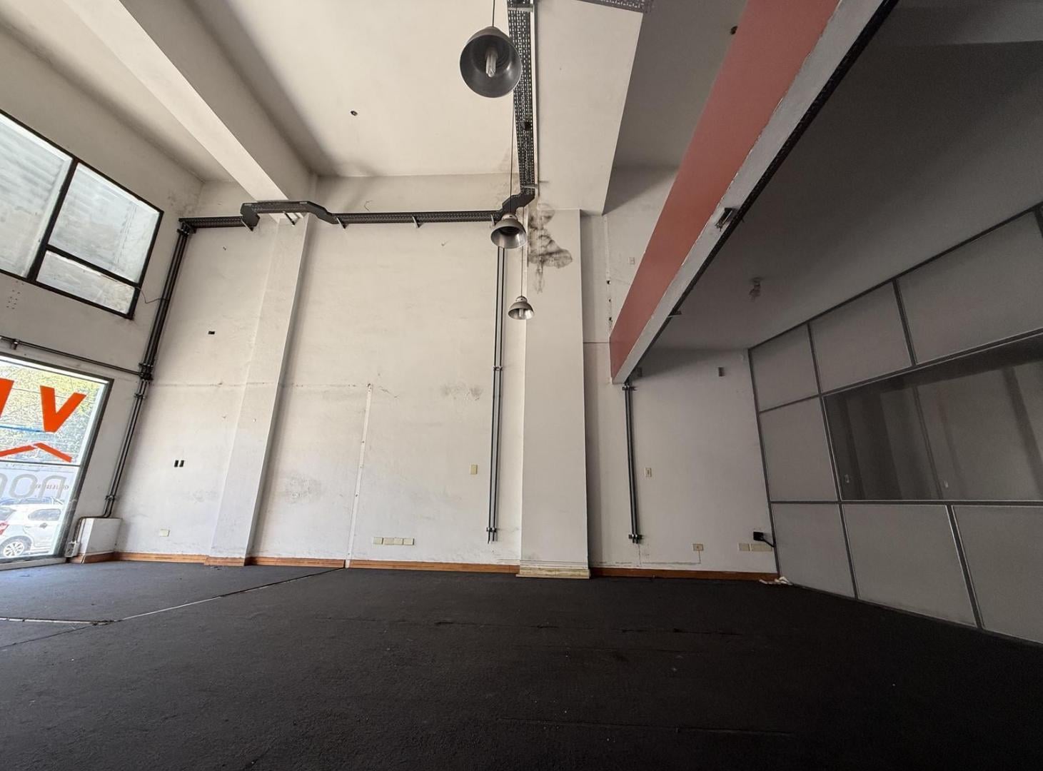 Foto de LOCAL COMERCIAL EN IMPORTANTE AVENIDA EN VENTA, imagen 3