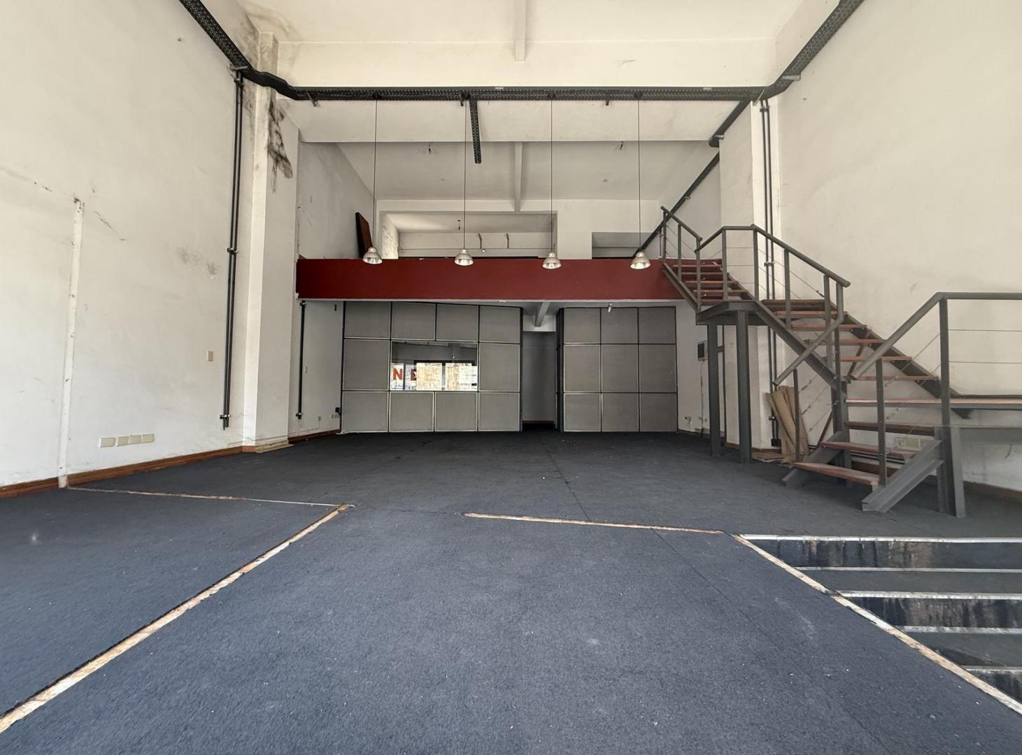 Foto de LOCAL COMERCIAL EN IMPORTANTE AVENIDA EN VENTA, imagen 2