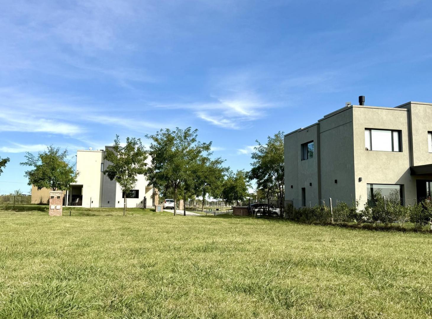 Foto de OPORTUNIDAD! MUY LINDO LOTE EN EL BARRIO CERRADO SANTO TOMAS PILAR, imagen 2