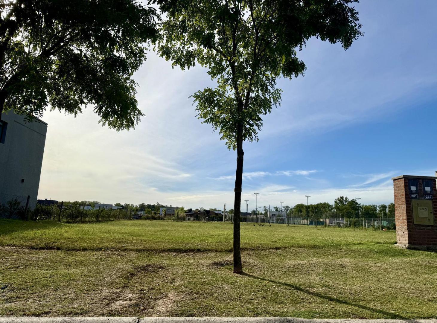 Foto de OPORTUNIDAD! MUY LINDO LOTE EN EL BARRIO CERRADO SANTO TOMAS PILAR, imagen 5