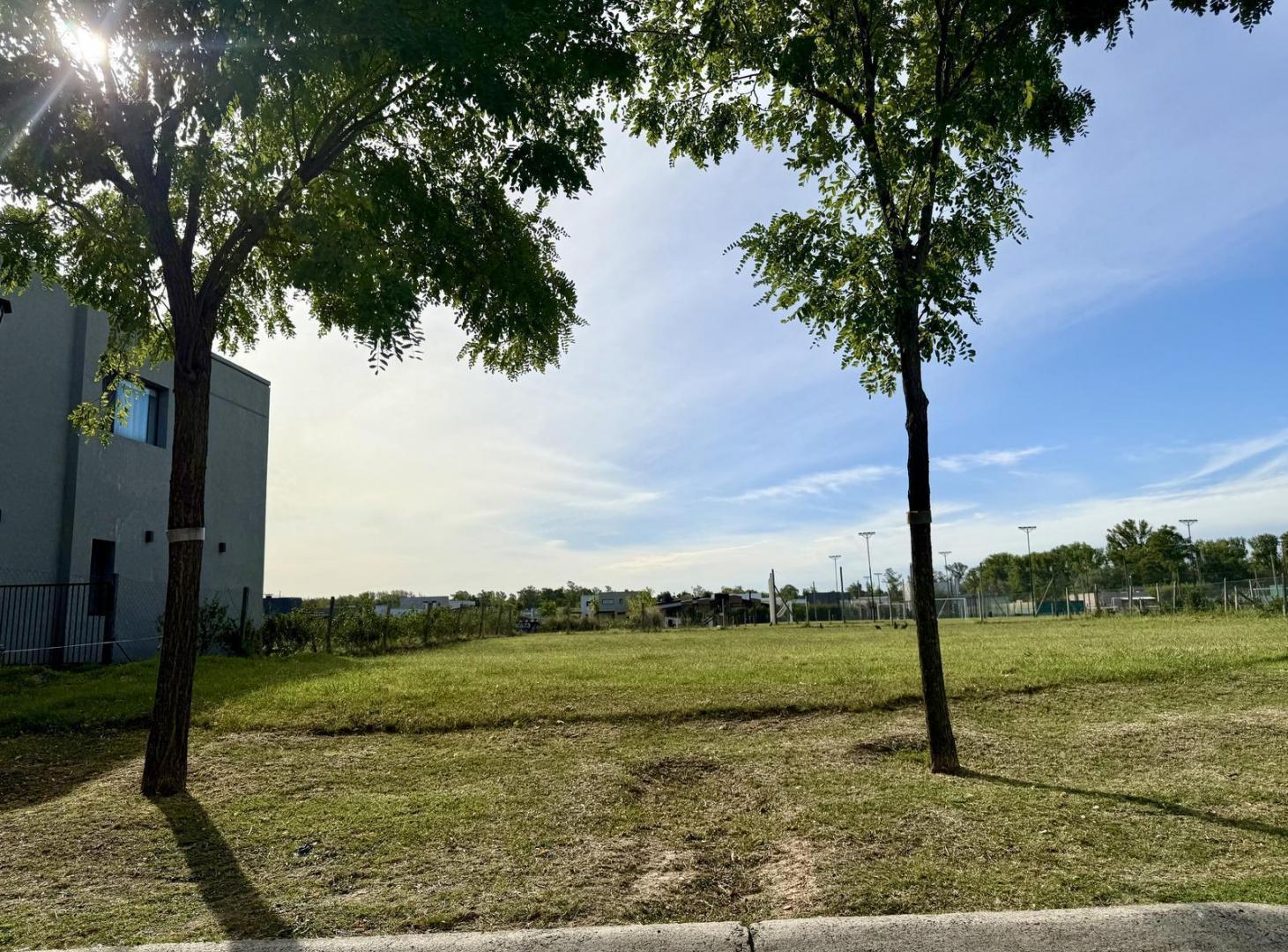 Foto de OPORTUNIDAD! MUY LINDO LOTE EN EL BARRIO CERRADO SANTO TOMAS PILAR, imagen 3