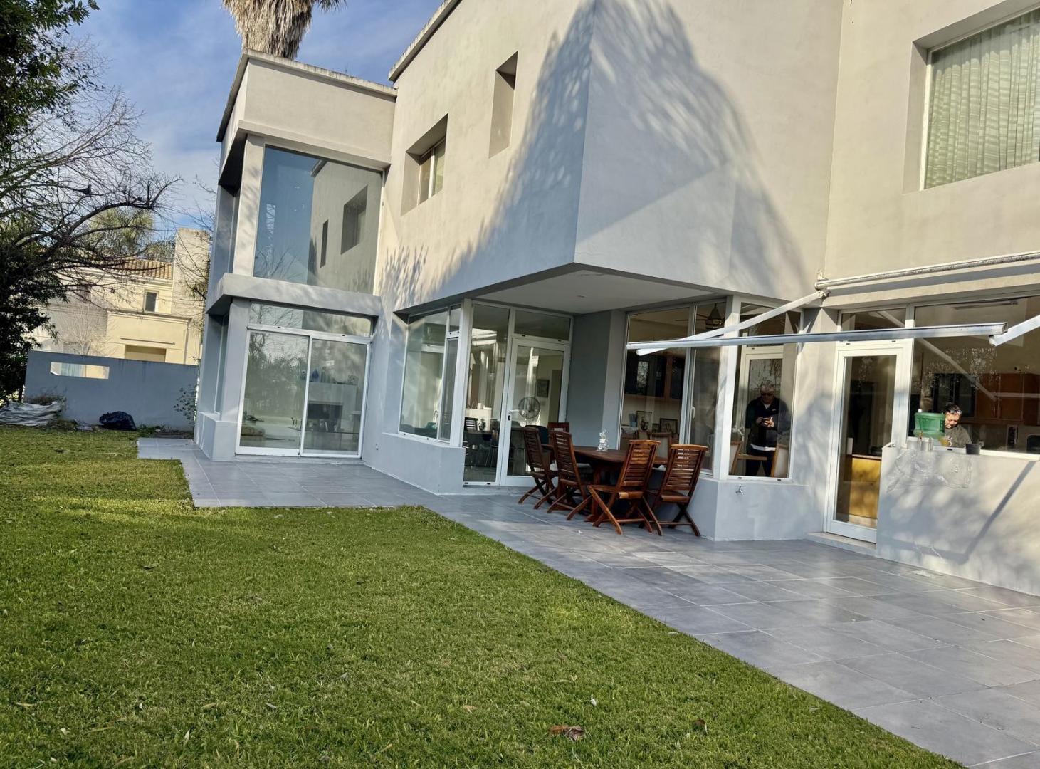 Foto de HERMOSA CASA CON 3 DORMITORIOS Y PILETA EN BARRIO CERRADO VILLA OLIVOS, imagen 4