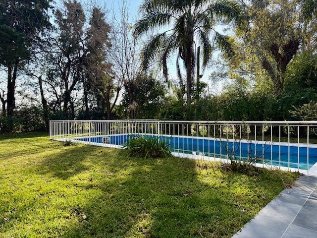 Foto de HERMOSA CASA CON 3 DORMITORIOS Y PILETA EN BARRIO CERRADO VILLA OLIVOS, imagen 3