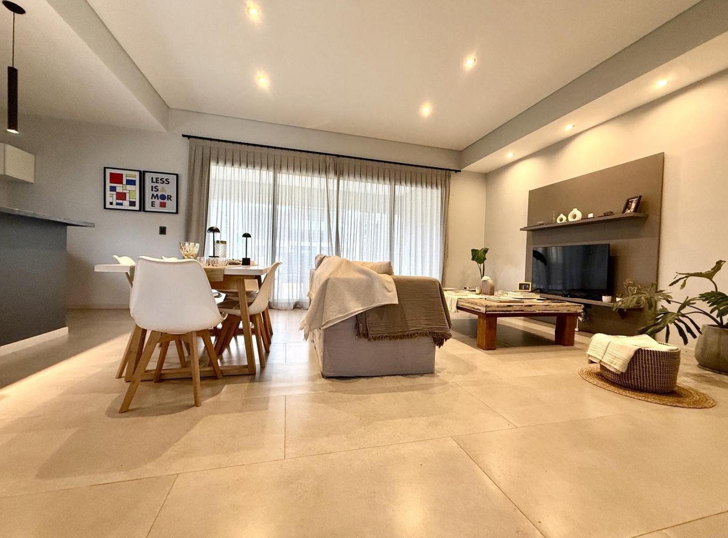 Foto de MODERNA CASA DE UNA SOLA PLANTA CON 3 DORMITORIOS EN VENTA EN EL BARRIO, imagen 4