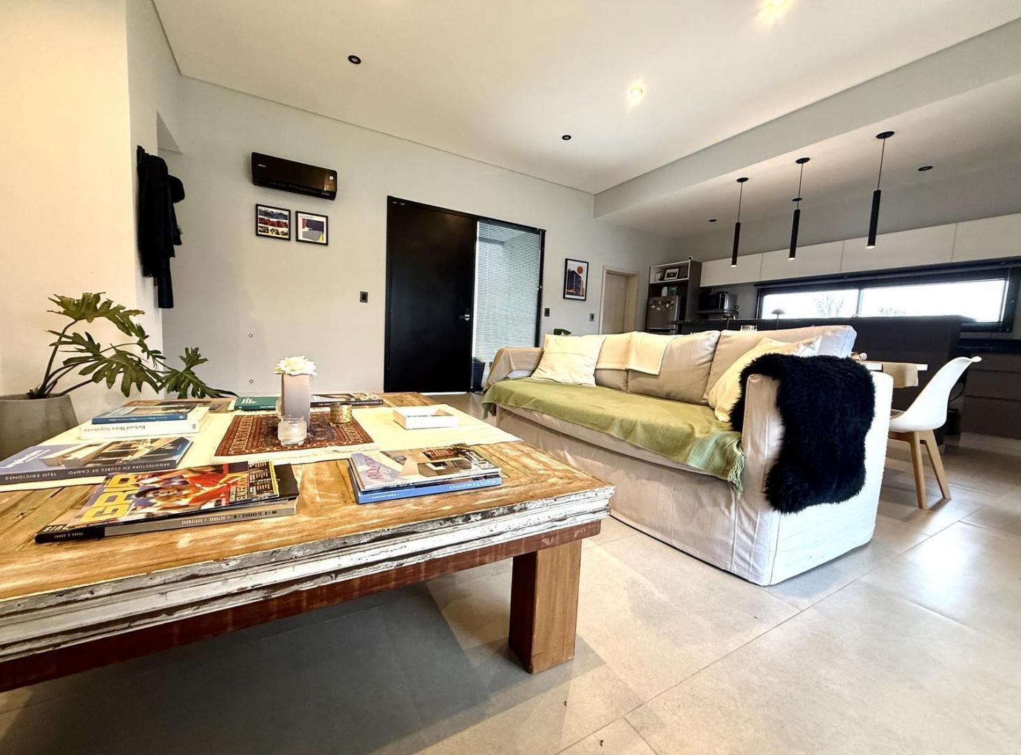 Foto de MODERNA CASA DE UNA SOLA PLANTA CON 3 DORMITORIOS EN VENTA EN EL BARRIO, imagen 3