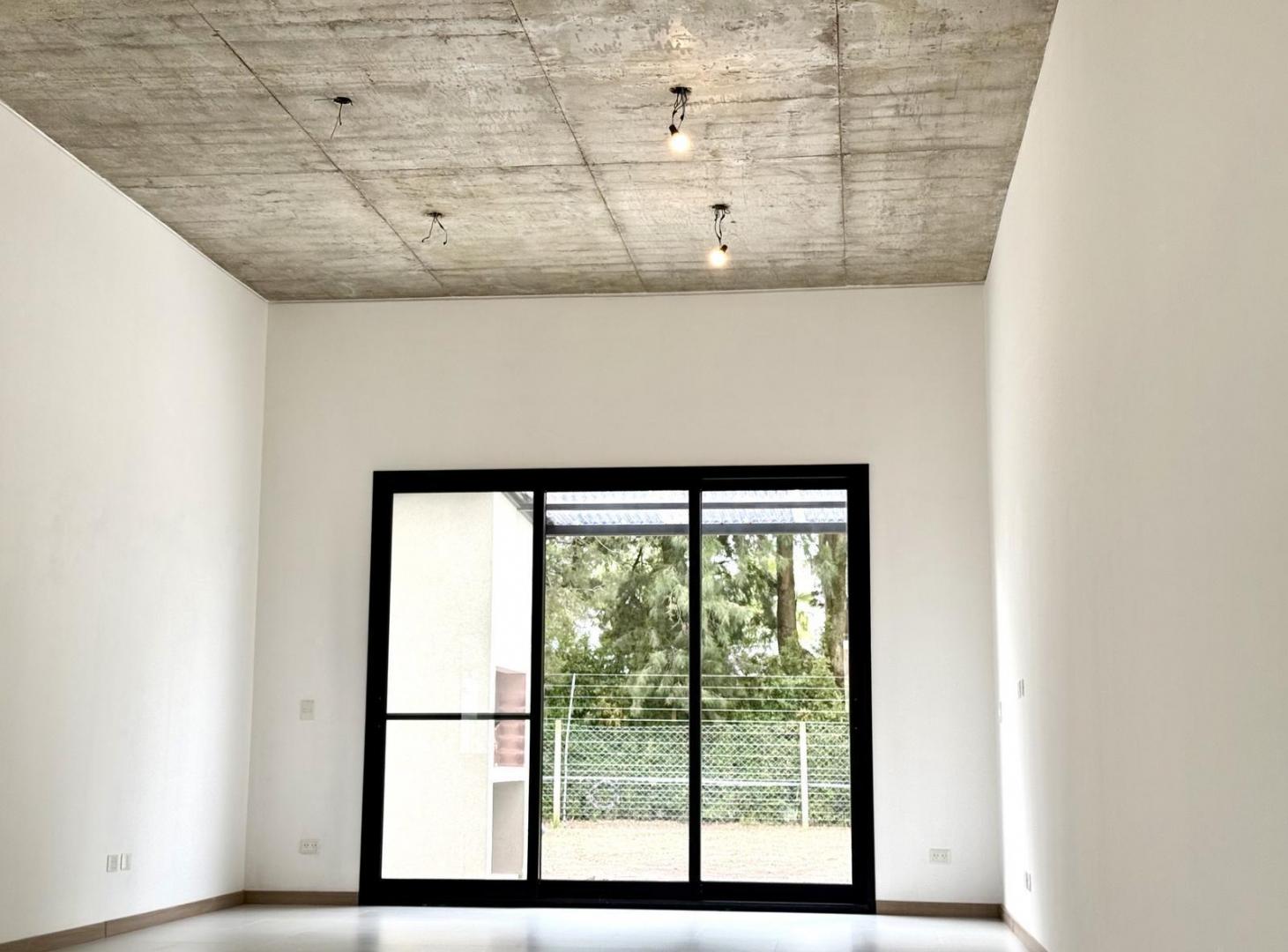 Foto de MODERNA CASA DE UNA PLANTA CON 3 DORMITORIOS Y PILETA EN VENTA EN EL, imagen 1