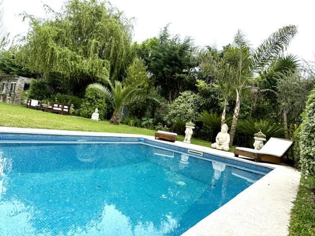 Foto de HERMOSA CASA CON 3 DORMITORIOS Y PILETA EN BARRIO CERRADO VILLA OLIVOS, imagen 2