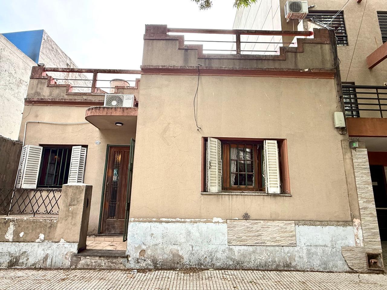 Foto de OPORTUNIDAD! PH DE 4 AMBIENTES CON GRAN PATIO APTO CREDITO A RECICLAR, imagen 1