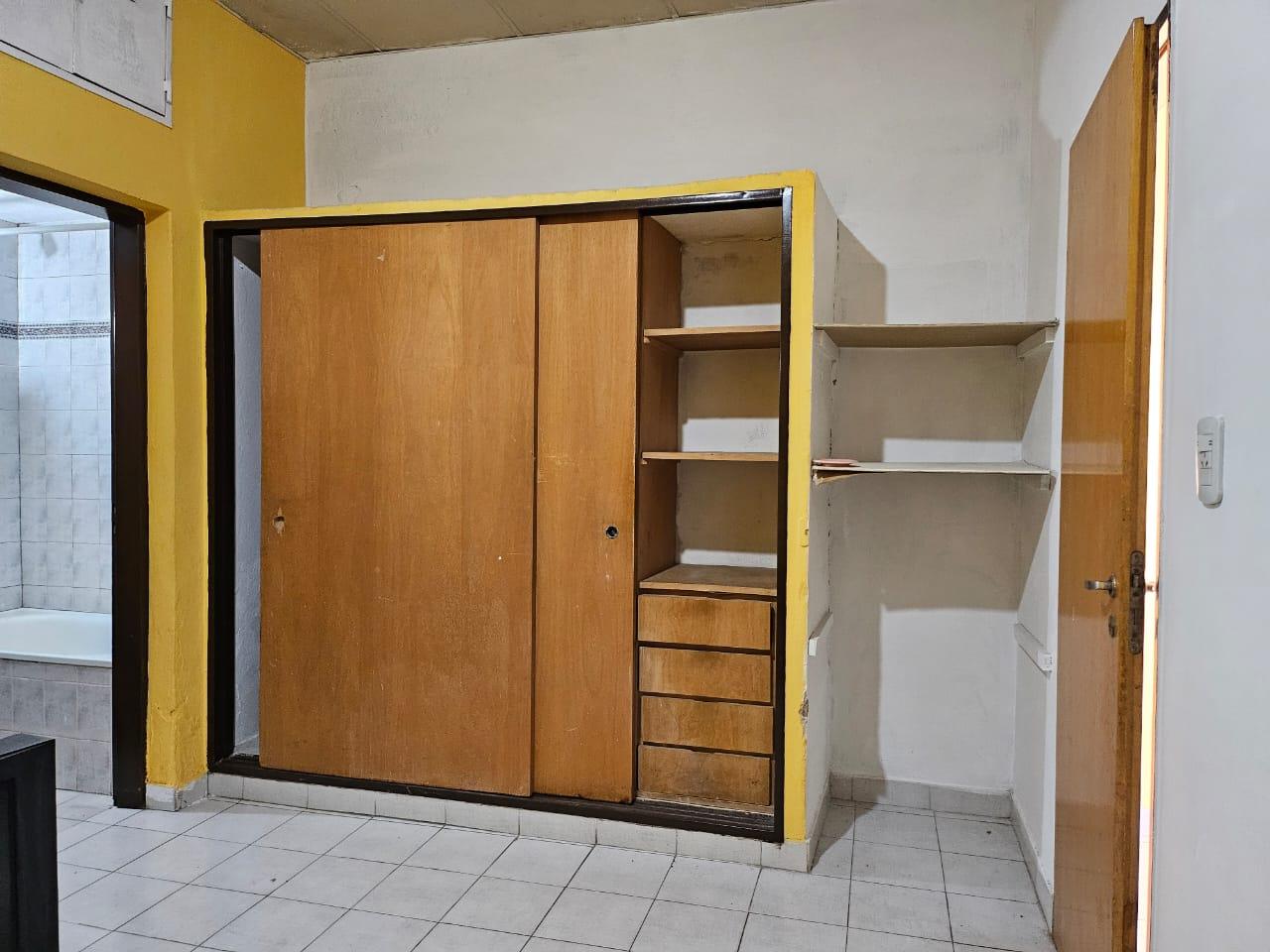 Foto de DUEÑO ALQUILA DEPARTAMENTO DE 1 DORMITORIO IMPECABLE EN UN PRIMER PISO., imagen 2