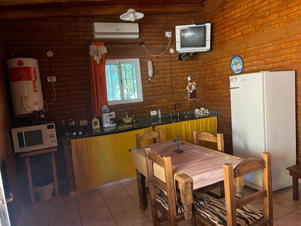Foto de VENTA COMPLEJO 5 CABAÑAS +1 CASA CON VISTAS AL LAGO 2 PILETAS, imagen 2