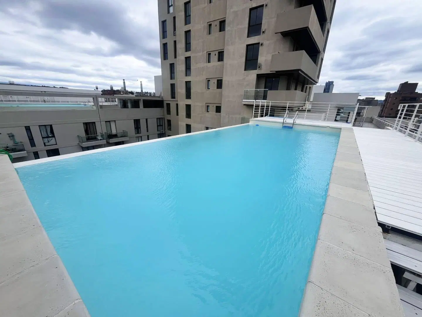 VENTA DPTO CENTRO CARLOS PAZ 1 DORM COCHERA PILETA EDIFICIO LAKE TOWER 7