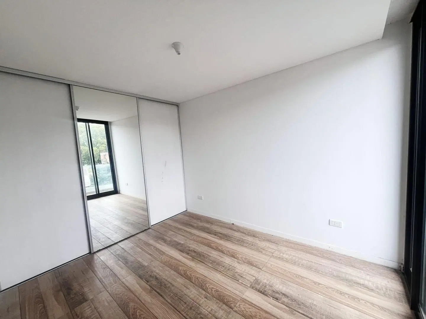 VENTA DPTO CENTRO CARLOS PAZ 1 DORM COCHERA PILETA EDIFICIO LAKE TOWER 5
