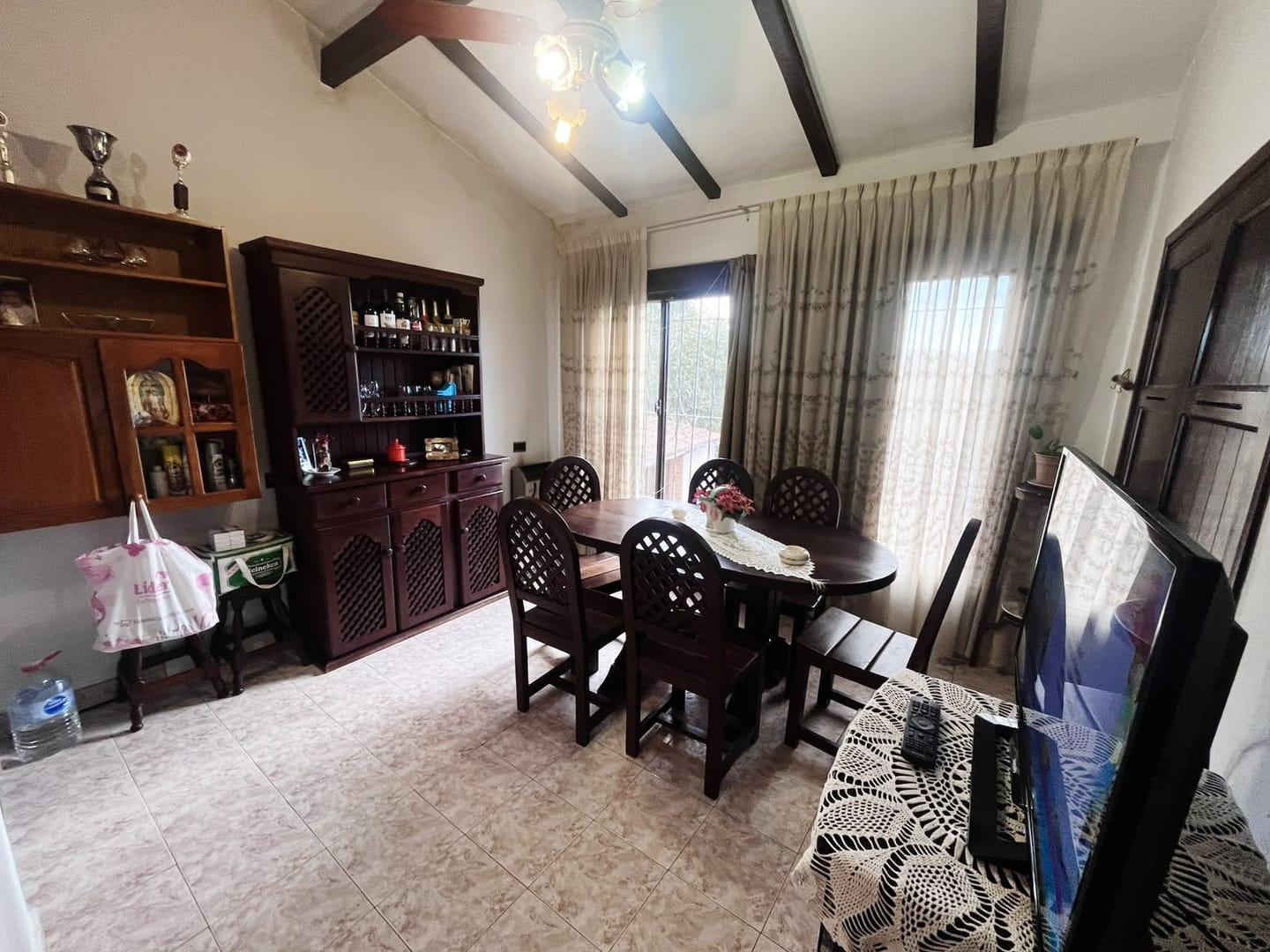 Foto de VENTA CASA ESQUINA CARLOS PAZ BARRIO MANANTIALES PILETA APTO CREDITO, imagen 2