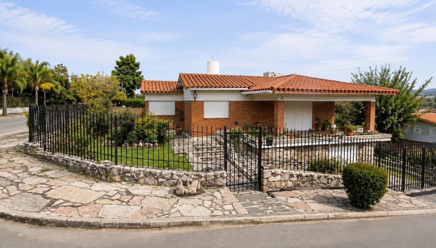 Foto de VENTA CASA ESQUINA CARLOS PAZ BARRIO MANANTIALES PILETA APTO CREDITO, imagen 5