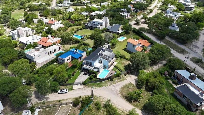 Foto de VENTA DE CASA 7 DORMI 5 BAÑOS PILETA EN BARRIO CERRADO LOMAS DEL REY, imagen 1