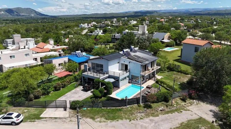 Foto de VENTA DE CASA 7 DORMI 5 BAÑOS PILETA EN BARRIO CERRADO LOMAS DEL REY, imagen 2