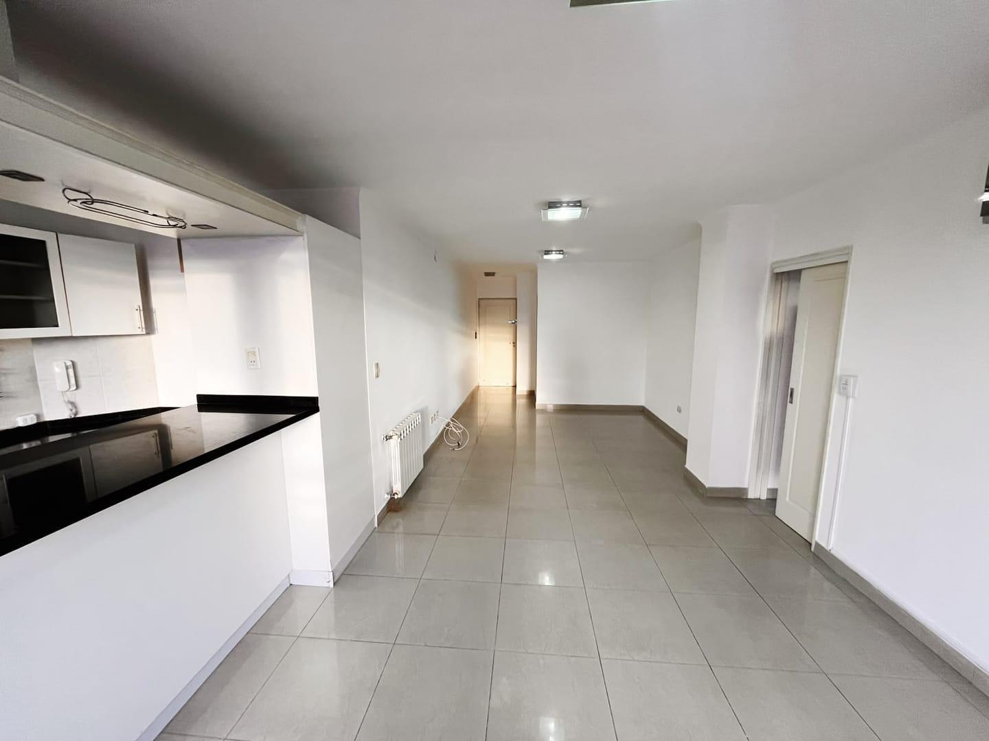 Foto de ALQUILER ANUAL CENTRO CARLOS PAZ 2 DORM COCHERA PILETA, imagen 3