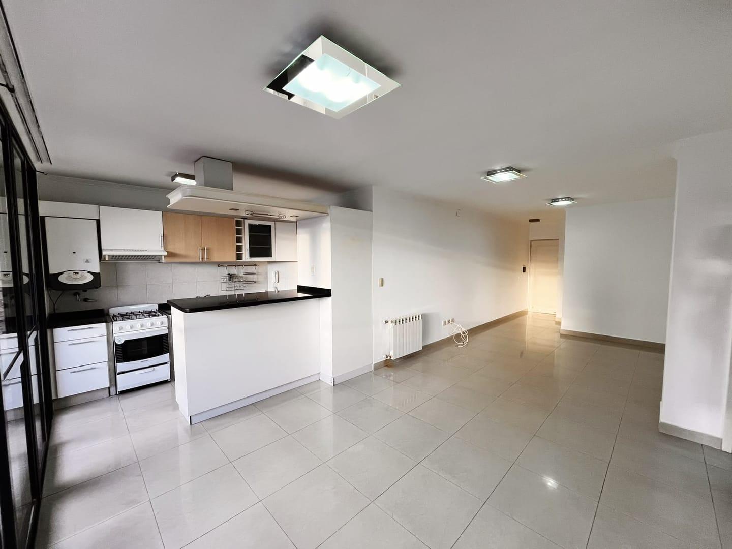 Foto de ALQUILER ANUAL CENTRO CARLOS PAZ 2 DORM COCHERA PILETA, imagen 1