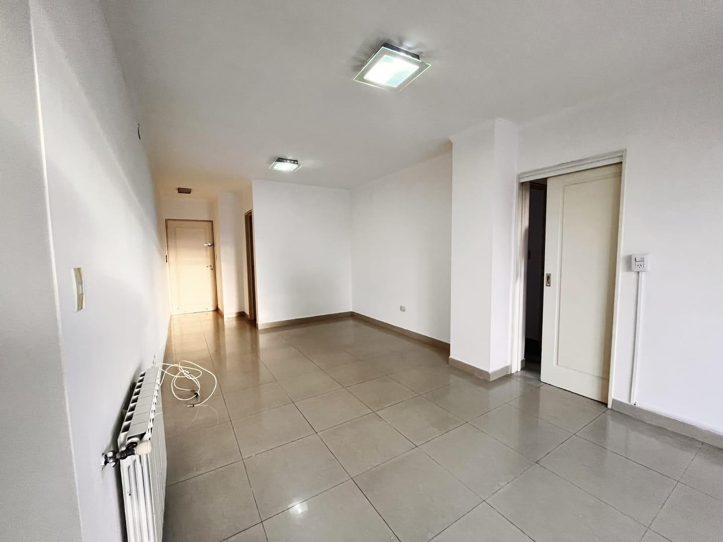 Foto de ALQUILER ANUAL CENTRO CARLOS PAZ 2 DORM COCHERA PILETA, imagen 5