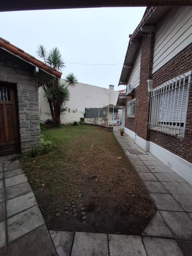 Foto de VENTA DE CASA 3 DORMITORIOS CON COCHERA PARQUE TEMPERLEY BANFIELD, imagen 2